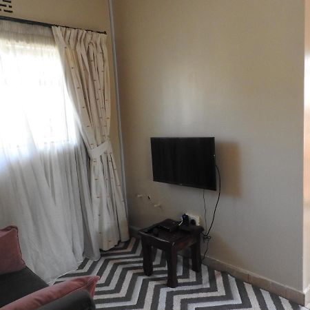 Magnolia Pine Bed & Breakfast Nairobi Esterno foto