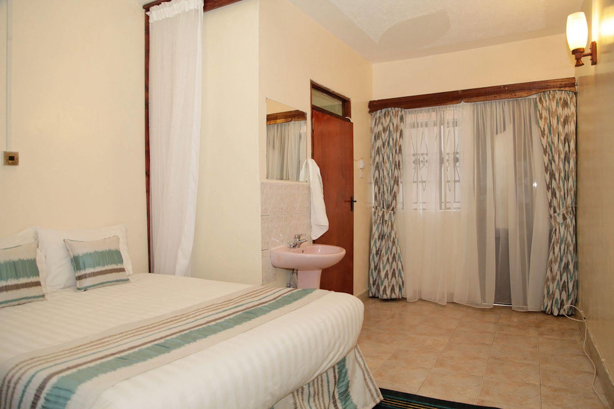 Magnolia Pine Bed & Breakfast Nairobi Esterno foto