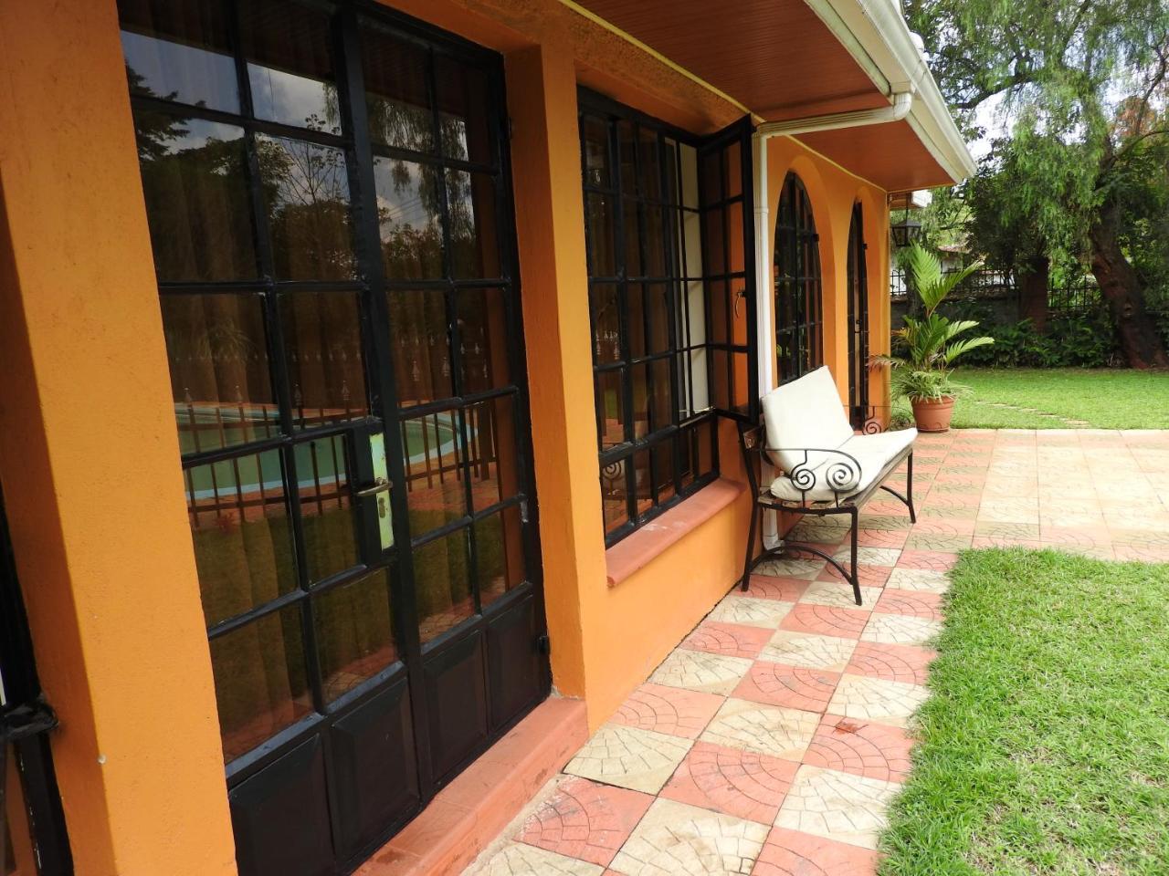 Magnolia Pine Bed & Breakfast Nairobi Esterno foto